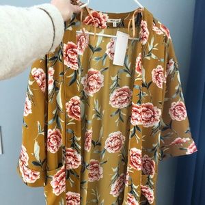 BRAND NEW & NEVER WORN SILK-LIKE KIMONO ROBE